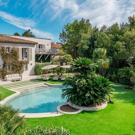וילה Taman, 5 Chambres, Proche Et Centre-ville